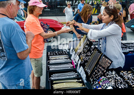 Floride Sud, Miami Beach, week-end art déco, festival communautaire, vendeur vendeurs, stall stands distributeur marchands marché, stall, shopp Banque D'Images