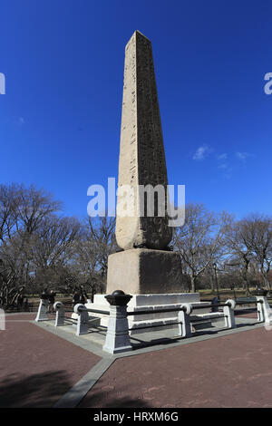 Cleopatra's Needle obélisque égyptien antique Central Park à New York City Banque D'Images