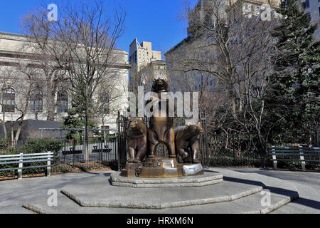 Trois ours sculpture par l'artiste Paul Manship Central Park à New York City Banque D'Images