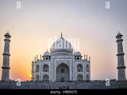 Coucher de soleil sur le Taj Mahal - Agra, Inde Banque D'Images