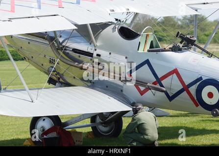 Affiche démon Ltd, 1937 Un chasseur de démon de Hawker, K8203, G-BTVE, à l'Airshow 2016 Premier Shuttleworth. Banque D'Images