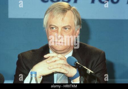 Rt. L'honorable M. Christopher Patten, président du parti conservateur, assiste à une conférence de presse à Londres, Angleterre le 10 avril 1991. Il est plus tard devenu le dernier gouverneur de Hong Kong. Banque D'Images