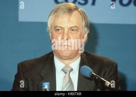 Rt. L'honorable M. Christopher Patten, président du parti conservateur, assiste à une conférence de presse à Londres, Angleterre le 10 avril 1991. Il est plus tard devenu le dernier gouverneur de Hong Kong. Banque D'Images