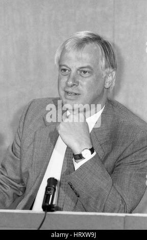 Rt. L'honorable M. Christopher Patten, président du parti conservateur, assiste à une conférence de presse à Londres, Angleterre le 9 septembre 1991. Il est plus tard devenu le dernier gouverneur de Hong Kong. Banque D'Images