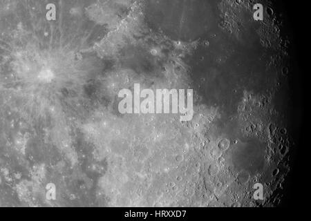 Close-up de la surface de la Lune. Principaux objets et domaines : Mare Nectaris, Theophilus, Mare Fecunditatis, Gutenberg, Capella, Colombo, Tycho, Mare Tranqulit Banque D'Images