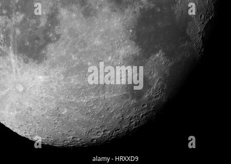 Close-up de la surface de la Lune. Principaux objets et domaines : Mare Nectaris, Theophilus, Mare Fecunditatis, Gutenberg, Capella, Colombo, vallée de Rheita, l'Altaï Banque D'Images