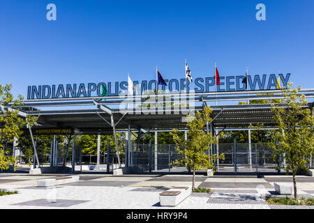 Indianapolis - Circa 30 Septembre 2016 : Indianapolis Motor Speedway porte 1 Entrée. Les hôtes de l'IMS l'Indy 500 et Brickyard 400 Course automobile VII Banque D'Images