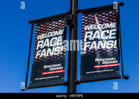 Indianapolis - Circa 30 Septembre 2016 : Bienvenue La Race Fans Sign in Speedway, accueil de l'Indianapolis Motor Speedway. Les hôtes de l'IMS l'Indy 500 et Briqueterie Banque D'Images