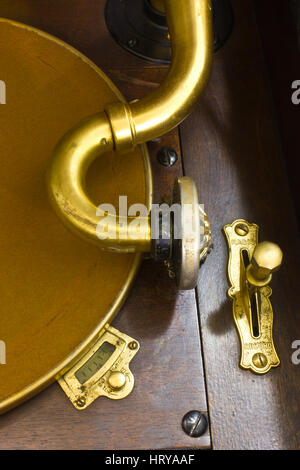 Phonographe Gramophone ancien gramophone phonographe 6 - vintage et de l'aiguille de la platine avec gros plan Banque D'Images