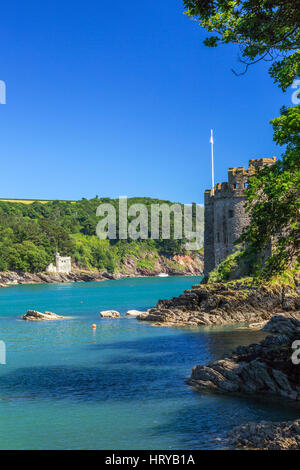 Château de Dartmouth (le plus proche) et Kingswear Castle (le plus éloigné) gardent l'entrée de la rivière Dart, Dartmouth, Devon, England, UK Banque D'Images