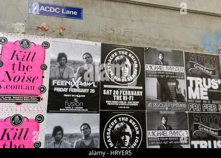 Graffitti et des affiches à l'AC/DC lane à Melbourne, Australie Banque D'Images