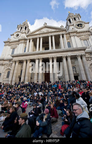 Manifestations Anti Capitalisme à la Cathédrale St Paul Banque D'Images