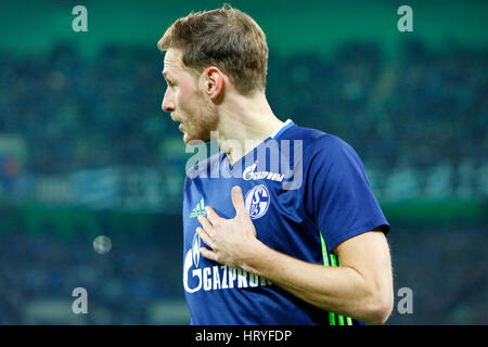 Sports, football, Bundesliga Borussia Moenchengladbach, 2016/2017, contre le FC Schalke 04 4:2, stade Borussia Park, Benedikt Hoewedes (S04) Banque D'Images