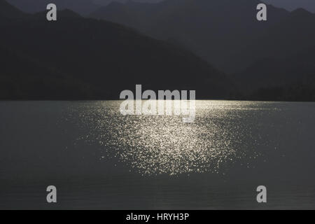 142 Tramonto sul lago di Barcis  = Coucher du soleil sur le lac Barcis Banque D'Images