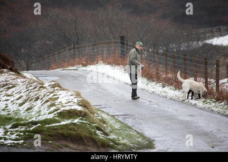 Chutes de neige durant le début du mois de mars dans la gamme Clwydian hills dans Flintshire Banque D'Images