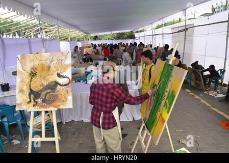 Dhaka, Bangladesh. Le 05 Mar, 2017. Jute du Bangladesh et des vêtements Ministère a organisé un camp d'art sur toile de jute Jute nationale Célébration de journée à en face de la Maison du Parlement à Dhaka. Plus de 100 enseignants et étudiants de l'Université de Dacca Fine Arts Institution sont le camp d'art participant au Bangladesh. Le 5 mars 2017 Crédit : Mamunur Rashid/Alamy Live News Banque D'Images