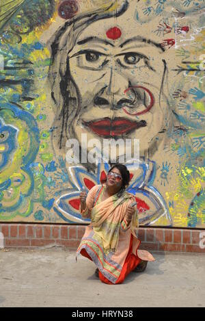 Dhaka, Bangladesh. Le 05 Mar, 2017. Jute du Bangladesh et des vêtements Ministère a organisé un camp d'art sur toile de jute Jute nationale Célébration de journée à en face de la Maison du Parlement à Dhaka. Plus de 100 enseignants et étudiants de l'Université de Dacca Fine Arts Institution sont le camp d'art participant au Bangladesh. Le 5 mars 2017 Crédit : Mamunur Rashid/Alamy Live News Banque D'Images