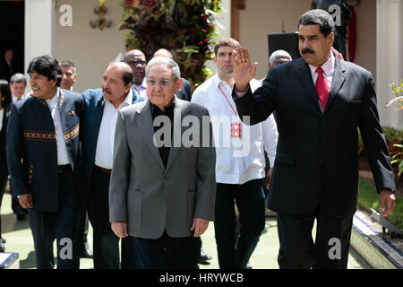 Caracas. 5Th Mar, 2017. Photo prise le 5 mars 2017 montre le président du Venezuela, Nicolas Maduro (1R, à l'avant), le président de la Bolivie Evo Morales (1re L), le Président Daniel Ortega du Nicaragua (2L), et le président cubain Raul Castro (2e R, à l'avant) avant le 14e Sommet de l'Alliance bolivarienne pour les peuples de notre Amérique (ALBA) à Caracas, Venezuela. Credit : AVN/Xinhua/Alamy Live News Banque D'Images