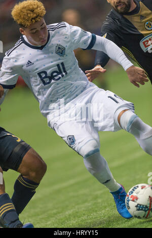 Vancouver, Canada. 5 mars, 2017. Erik Hurtado (19) des Whitecaps de Vancouver le contrôle de la balle. Whitecaps de Vancouver d'ouverture à domicile contre l'Union de Philadelphie, BC Place Stadium. Le jeu se termine jusqu'scoreless. © Gerry Rousseau/Alamy Live News Banque D'Images