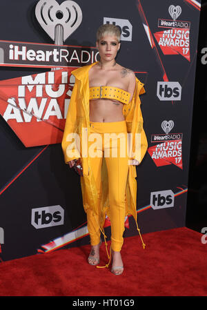 LOS ANGELES, CA - 05 Mars : Halsey, au iHeartRadio Music Awards 2017 au Forum en Californie le 05 mars 2017. Credit : FS/MediaPunch Banque D'Images