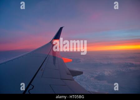 Un rare crystal-clear vue de la fenêtre d'un avion de passagers. Banque D'Images