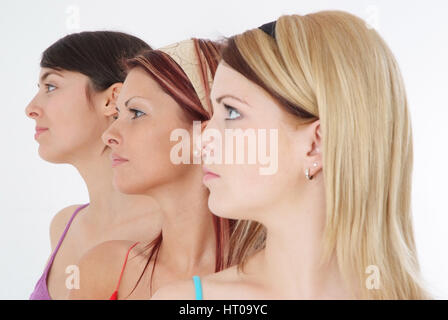 Drei junge, attraktive Frauen im Profil - trois jeunes femmes attrayantes, en side-face Banque D'Images
