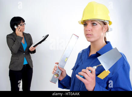 Bauhandwerkerin Businessfrau Frauenberufe - und, femme comme travailleur du bâtiment et femme d'affaires Banque D'Images