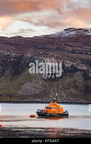 Sauvetage de Portree, RNLB Stanley Watson Barker, ancré dans le port de Portree, Isle of Scotland Banque D'Images