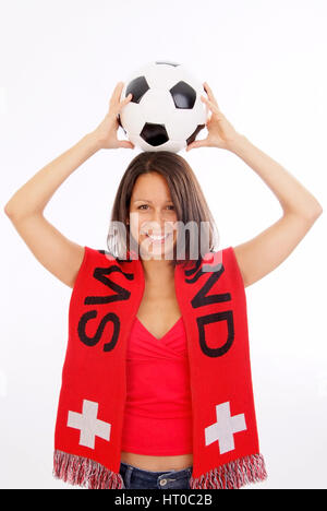 Junge Frau mit Schweiz-Schal und Fu ?ball, Fu ?ballfan, Euro 2008 - Swiss soccer fan Banque D'Images