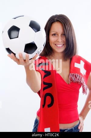 Junge Frau mit Schweiz-Schal und Fu ?ball, Fu ?ballfan, Euro 2008 - Swiss soccer fan Banque D'Images