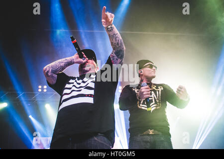 16 janvier 2015 : Club Dogo en live sur la scène du Teatro della Concordia à Venaria pour leur "Non siamo quelli di piu Mi Fist' tour 2015 Photo : Cronos/Alessandro Bosio Banque D'Images