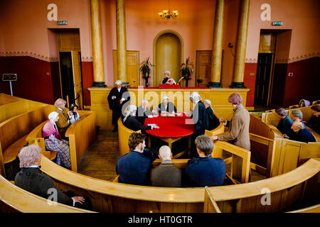 Une scène dans la salle d'audience dans la prison d'Inveraray, Inveraray, Argyll and Bute, Ecosse Banque D'Images
