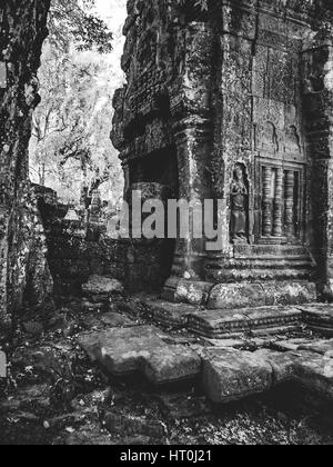 Image infrarouge de l'architechture khmère à Angkor Wat, au Cambodge Banque D'Images