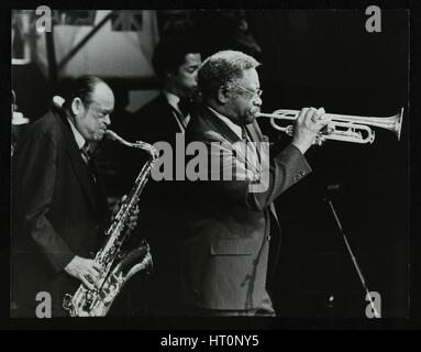 Arnett Cobb et Wallace Davenport joue en Capital Radio Jazz Festival, Knebworth, 1981. Artiste : Denis Williams Banque D'Images