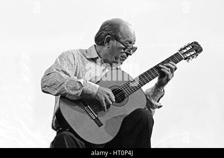 Charlie Byrd, Knebworth, 1978. Artiste : Brian O'Connor. Banque D'Images