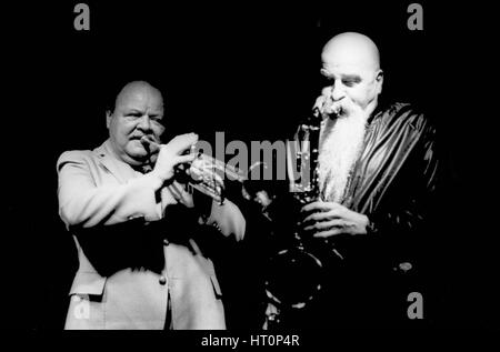 Billy Butterfield et Tony Scott, Pizza Express, Londres, 1981. Artiste : Brian O'Connor. Banque D'Images