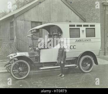 London County Council blanc ambulance (numéro 11), 1920. Artiste : Inconnu. Banque D'Images