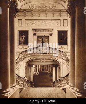 Le Grand escalier dans le palais de Buckingham, 1935. Artiste : Inconnu. Banque D'Images