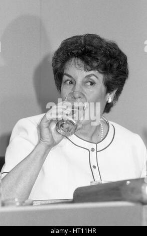 Gillian Shephard, Secrétaire d'Etat à l'emploi conservateur et député de South West Norfolk, prend la parole à la Conférence des femmes du parti conservateur à Londres, Angleterre le 27 juin 1991. Banque D'Images