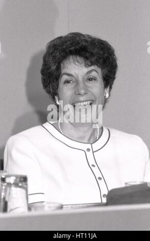 Gillian Shephard, Secrétaire d'Etat à l'emploi conservateur et député de South West Norfolk, prend la parole à la Conférence des femmes du parti conservateur à Londres, Angleterre le 27 juin 1991. Banque D'Images