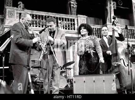 John Dankworth, Tim Garland, Cleo Laine et Alec Dankworth, le Globe, Londres, 2000. Artiste : Brian O'Connor Banque D'Images