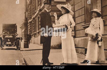 Vente de roses à Pilkington dame le premier anniversaire d'Alexandra Rose 24, 25 juin, 1913 (1935). Artiste : Inconnu. Banque D'Images