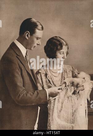 Le duc et la duchesse de York à la baptême de la princesse Elizabeth', 1926. Artiste : Inconnu. Banque D'Images