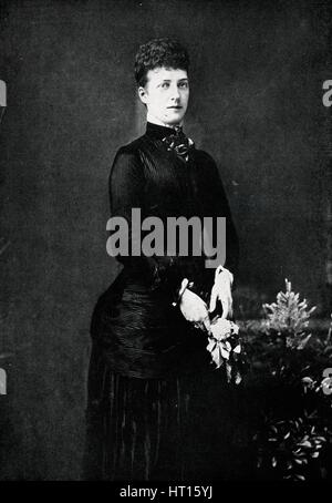 La Reine Alexandra dans l'année de ses noces d'argent, 1888 (1911). Artiste : W&D Downey. Banque D'Images