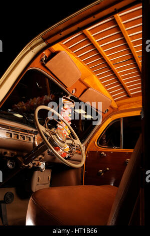 Ford woodie station wagon 1946. Artiste : Simon de l'argile. Banque D'Images
