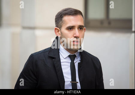 Gaby Pierre, ex-manager de l'or olympique Greg Rutherford, arrive à la Cour de la Couronne de Blackfriars à Londres d'être condamnés pour dégraissage de lui &pound;48 000. Banque D'Images