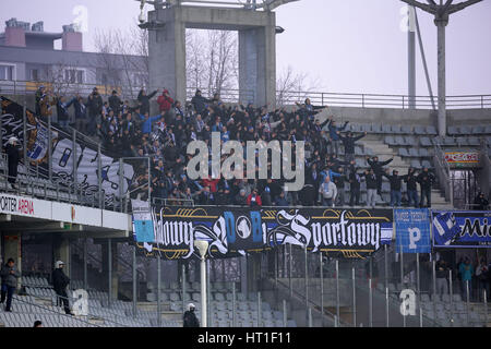 KIELCE, Pologne - 18 février 2017 : Premier Ministre polonais de Football Korona Kielce - Wisla Plock o/p fans de football Banque D'Images