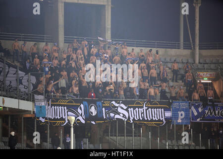 KIELCE, Pologne - 18 février 2017 : Premier Ministre polonais de Football Korona Kielce - Wisla Plock o/p fans de football Banque D'Images