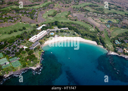 Vue aérienne de Mauna Kea Beach sur la côte ouest de Big Island, Hawaii, USA. Banque D'Images