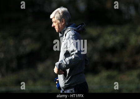 Gestionnaire d'Arsenal Arsène Wenger lors d'une séance de formation à l'Arsenal, Centre de formation de London Colney. Banque D'Images